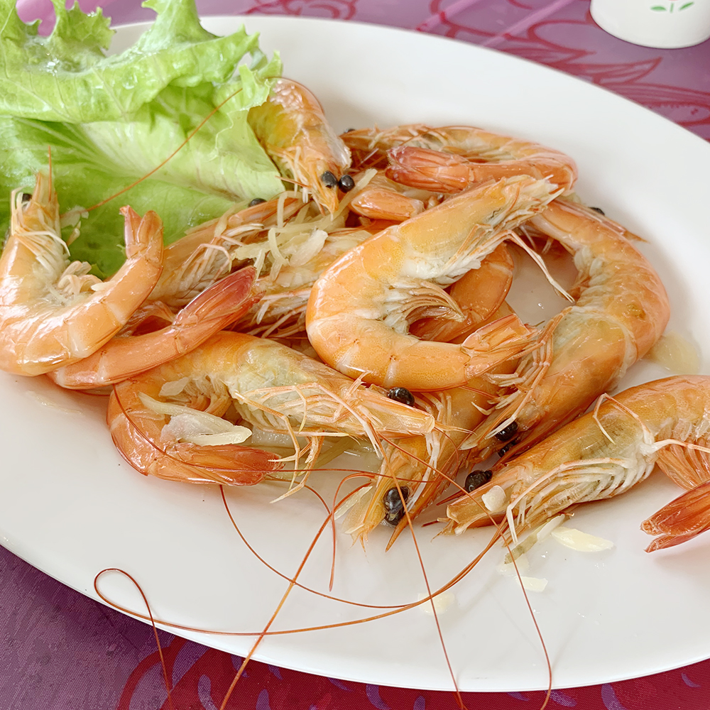 烏石港で食べた茹で海老