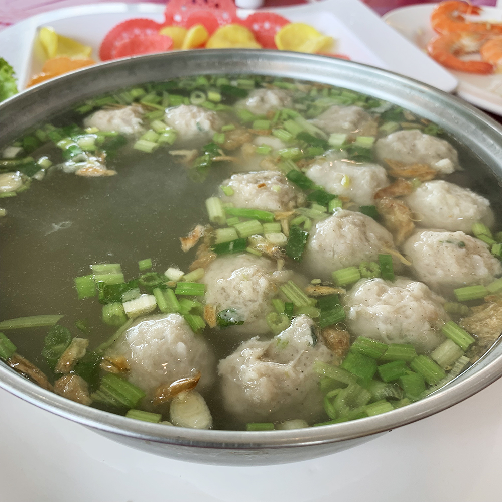 烏石港で食べた絶品つみれのスープ