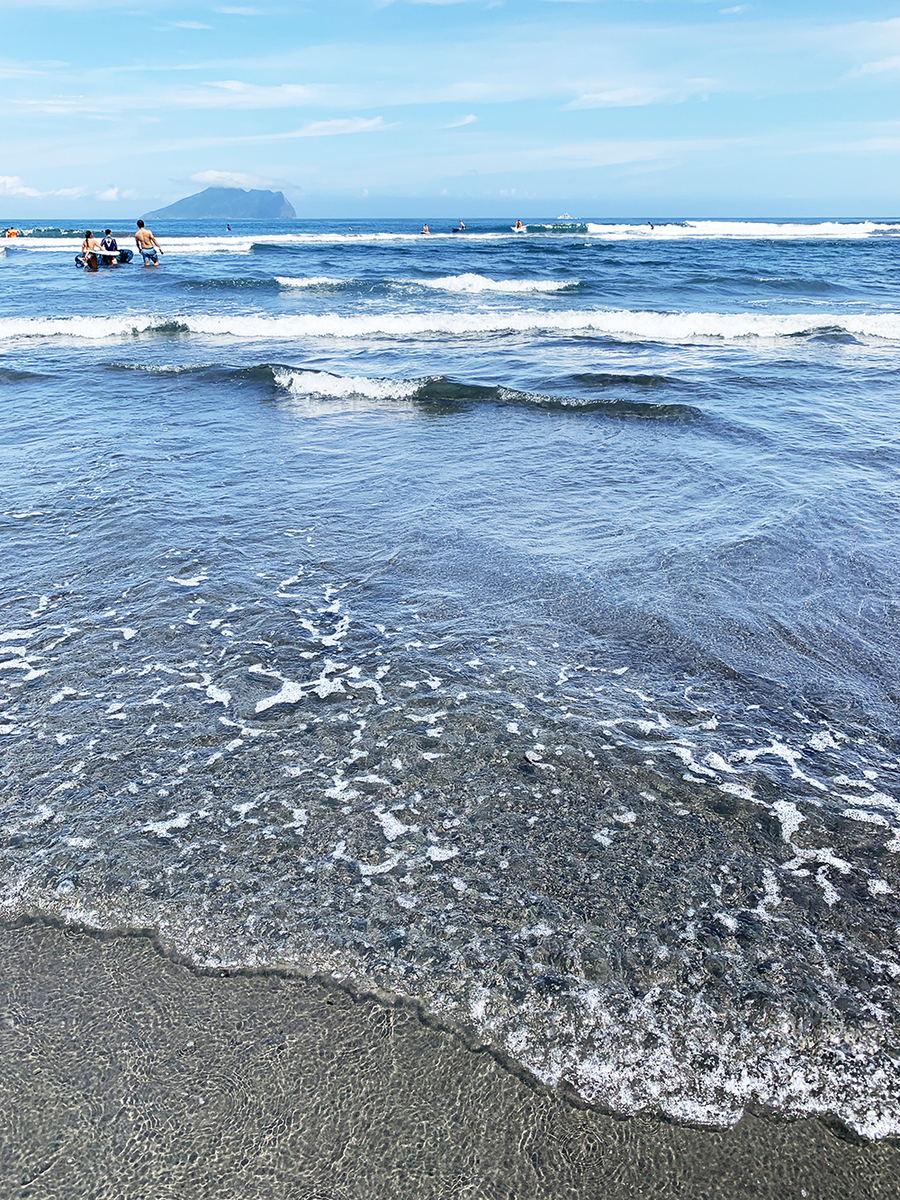 宜蘭の外澳海水浴場。透き通った海