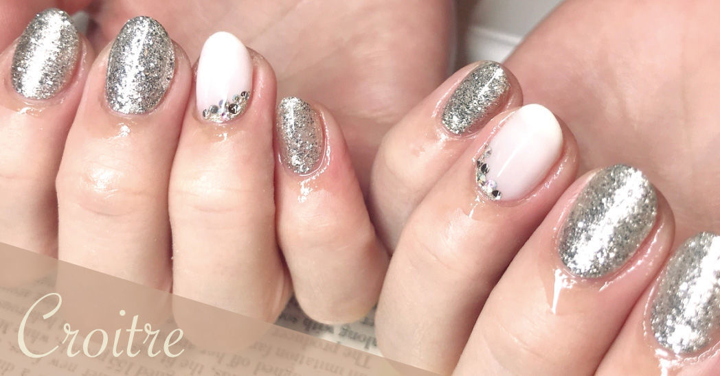 シルバーのネイル