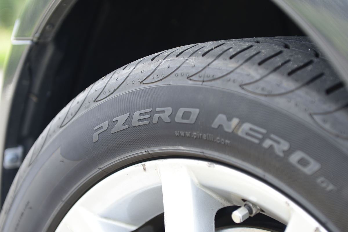 【ボルボ専用ホイール】VST タイプR ピレリ P ZERO NERO GT 225/40ZR18 92Y バリ山 売り切り！