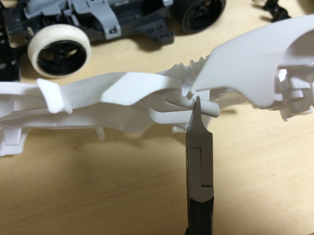 サスペンション部分を加工