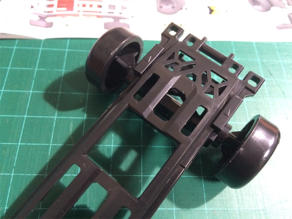 ユニットのミゾとフレームをあわせていく感じです ユニットのミゾとフレームをあわせていく感じです