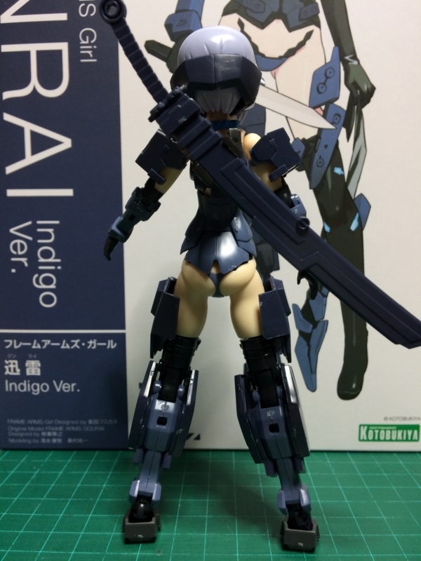 フレームアームズガール迅雷indigo版素組み背面から