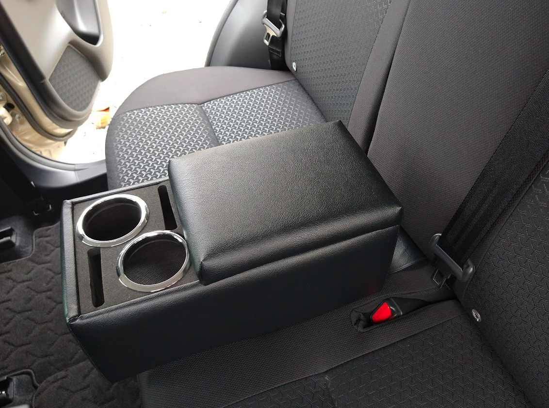 おススメの後部座席用アームレスト兼ドリンクホルダー兼スマホホルダー