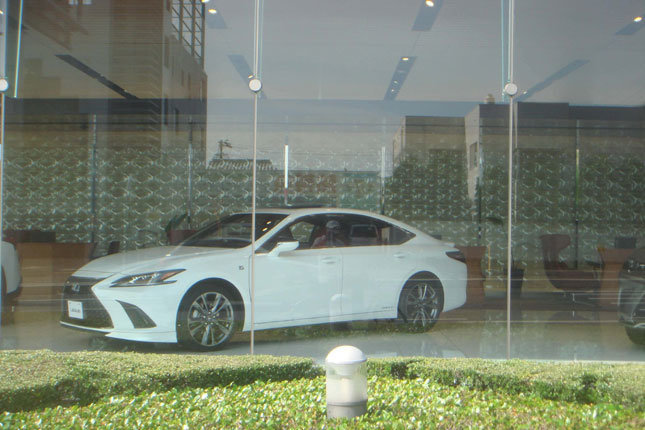 LEXUS