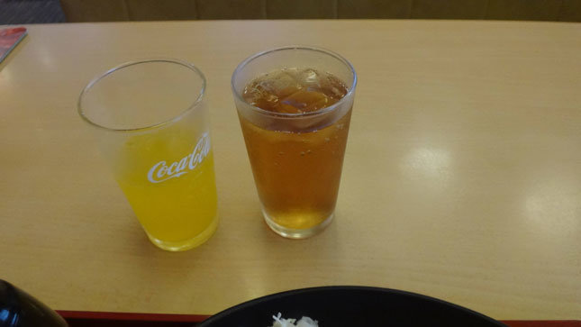 ジョイフル ドリンクバー 爽健美茶とオレンジソーダ