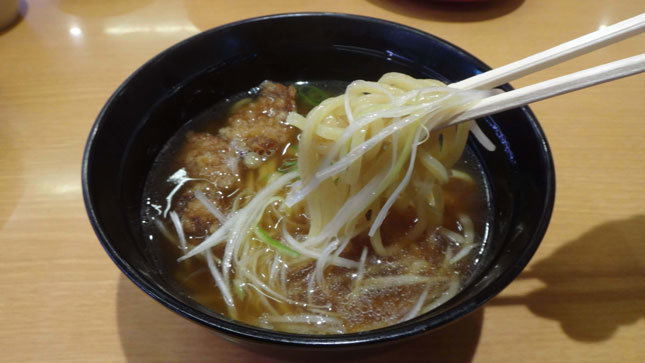 麺は中太麺