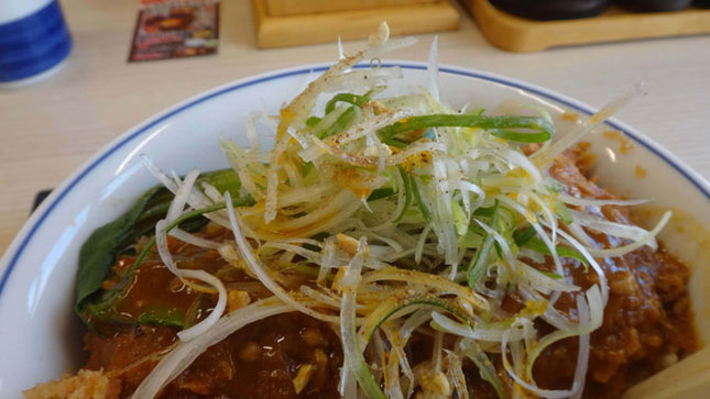 胡麻坦々チキンカツ丼