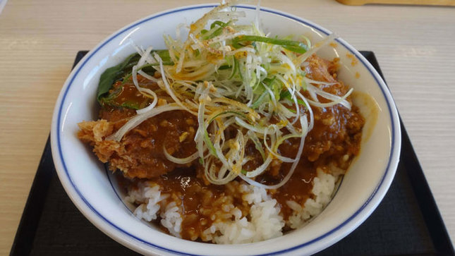 胡麻坦々チキンカツ丼