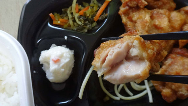 ほっともっと　特から揚弁当(6コ入り)唐揚げ　中はジューシー