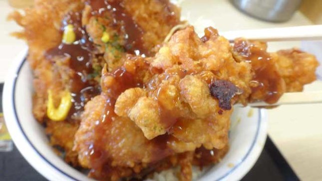 かつや　タレカツとから揚げの合い盛り丼　から揚げ もも肉