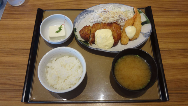 やよい軒　チキン南蛮とエビフライの定食