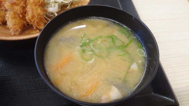 かつや 秋の海鮮フライ定食 豚汁