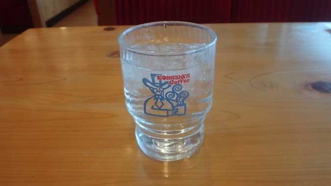コメダ珈琲 水