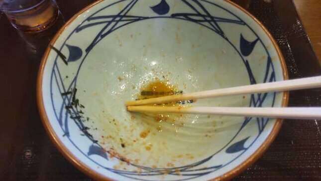 丸亀製麺の期間限定メニュー うま辛 まぜ釜玉うどん 完食