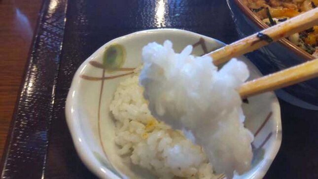 丸亀製麺の期間限定メニュー うま辛 まぜ釜玉うどん