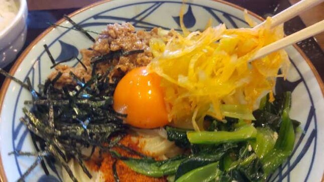 丸亀製麺の期間限定メニュー うま辛 まぜ釜玉うどん
