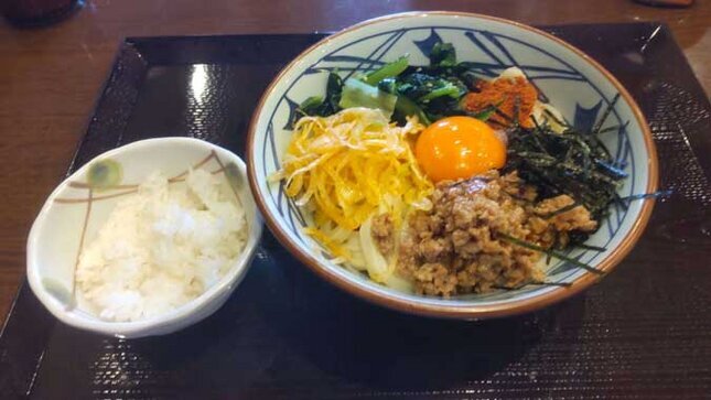 丸亀製麺の期間限定メニュー うま辛 まぜ釜玉うどん