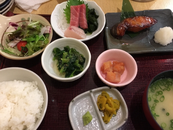 博多駅でお魚が食べたくて♪エキサイド博多2Fの「しらすくじら」で 