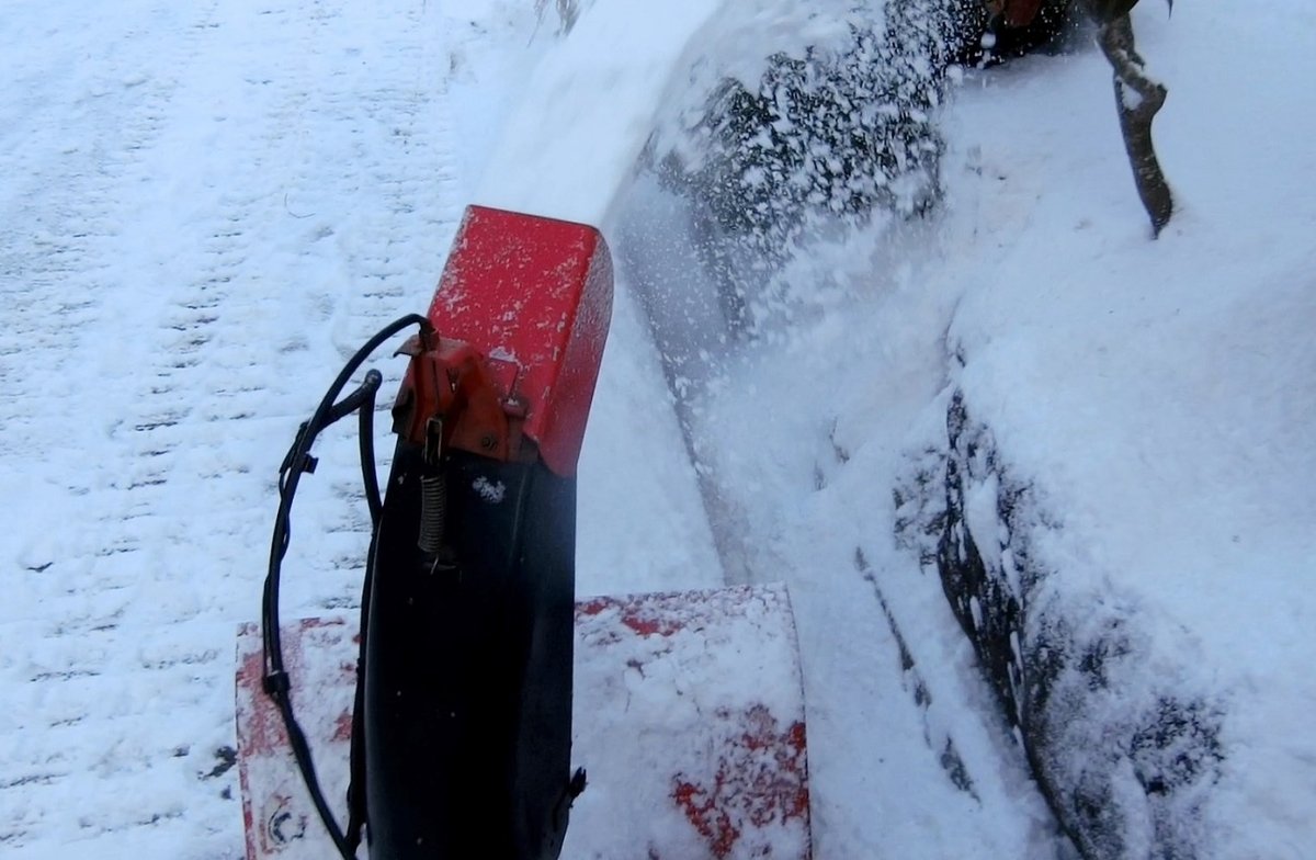 さらばポンコツ除雪機・・・そして新しい除雪機を買ってきました