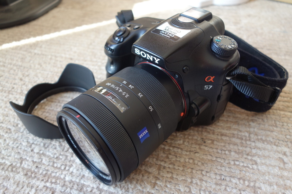 SONY α77 ボディ+ ZEISS 16-80mm レンズ SONY α77 ボディ+ ZEISS 16