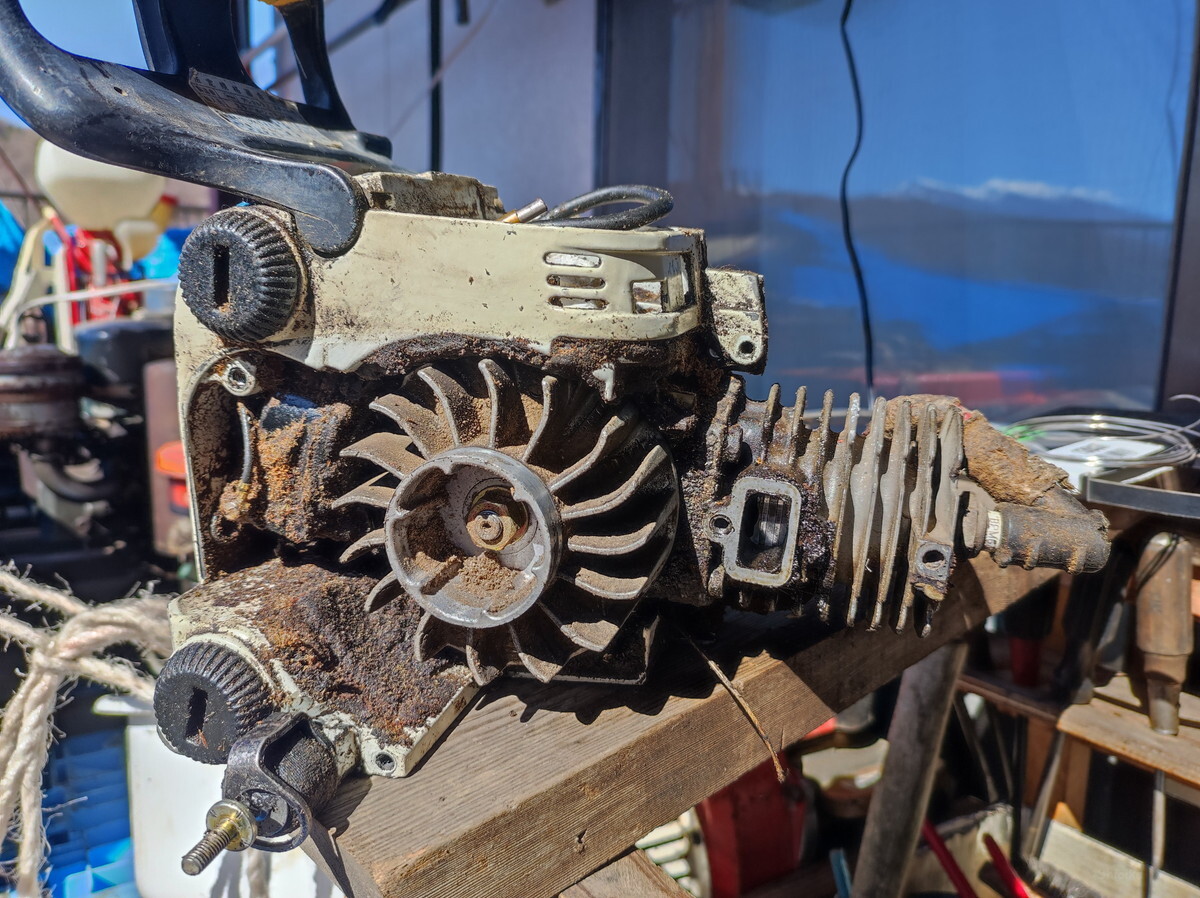 スチール チェーンソー 011AVEQ ジャンク品 チェンソー 切断機 混合オイル 木材 カット 林業 電動工具 DIY 中古品 宮城 MAX 電気チェンソー300mm コード式 800W SCS-300AC SK11 電動チェーンソー