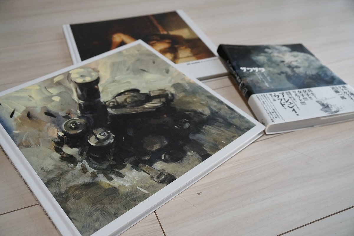 アブラとデジタルを使ってロボと女の子を描くアーティスト。フィギュア