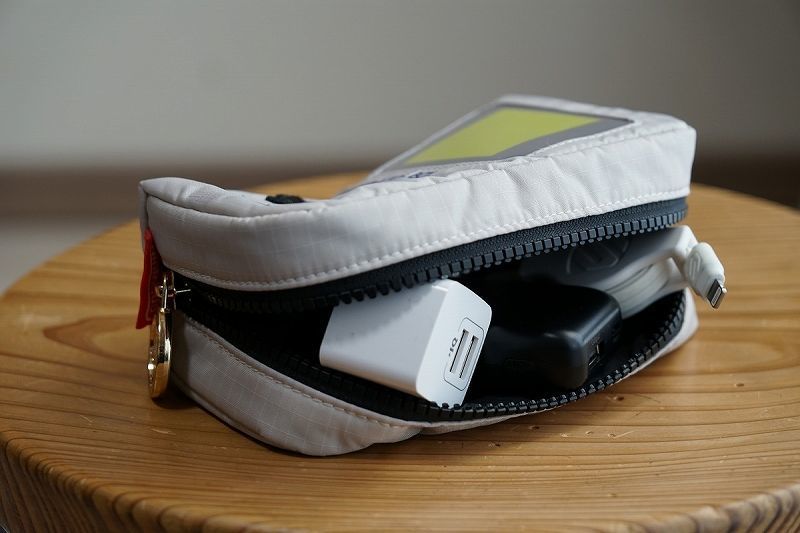 昔懐かしいゲームボーイ型のポーチ。LeSportsac × 任天堂の