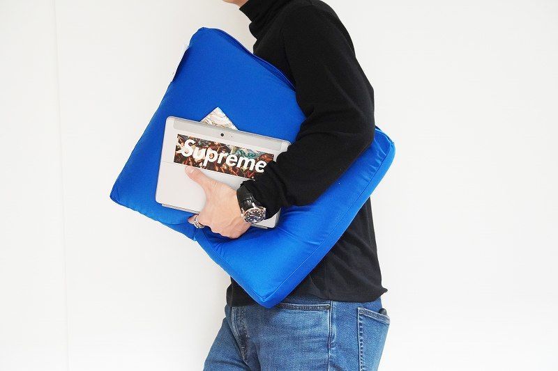 最強のうつ伏せクッション【Yogibo Zoola Pad】レビュー。読書・ゲーム