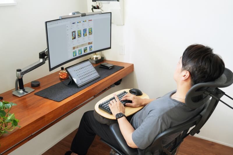 在宅勤務 クッションテーブル