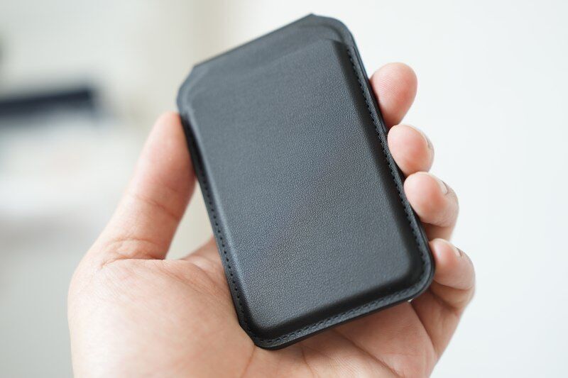 Satechi iphone カードケース　スタンド