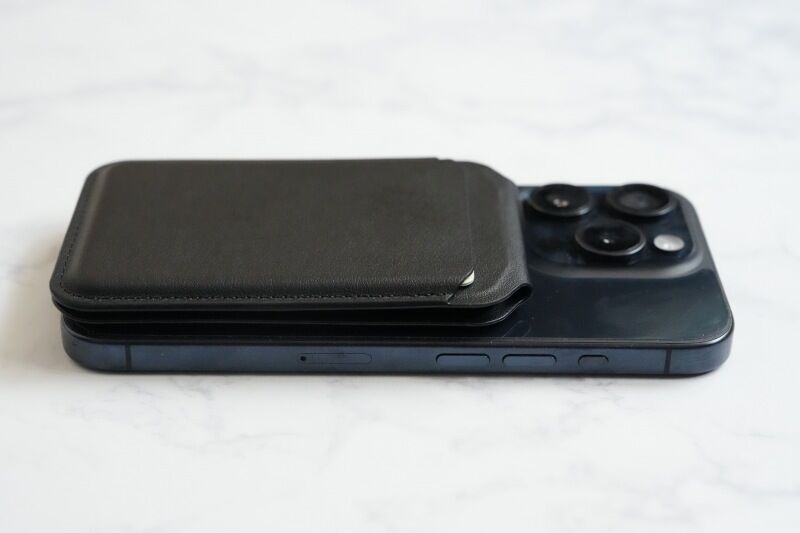 スマホ カードホルダー satechi