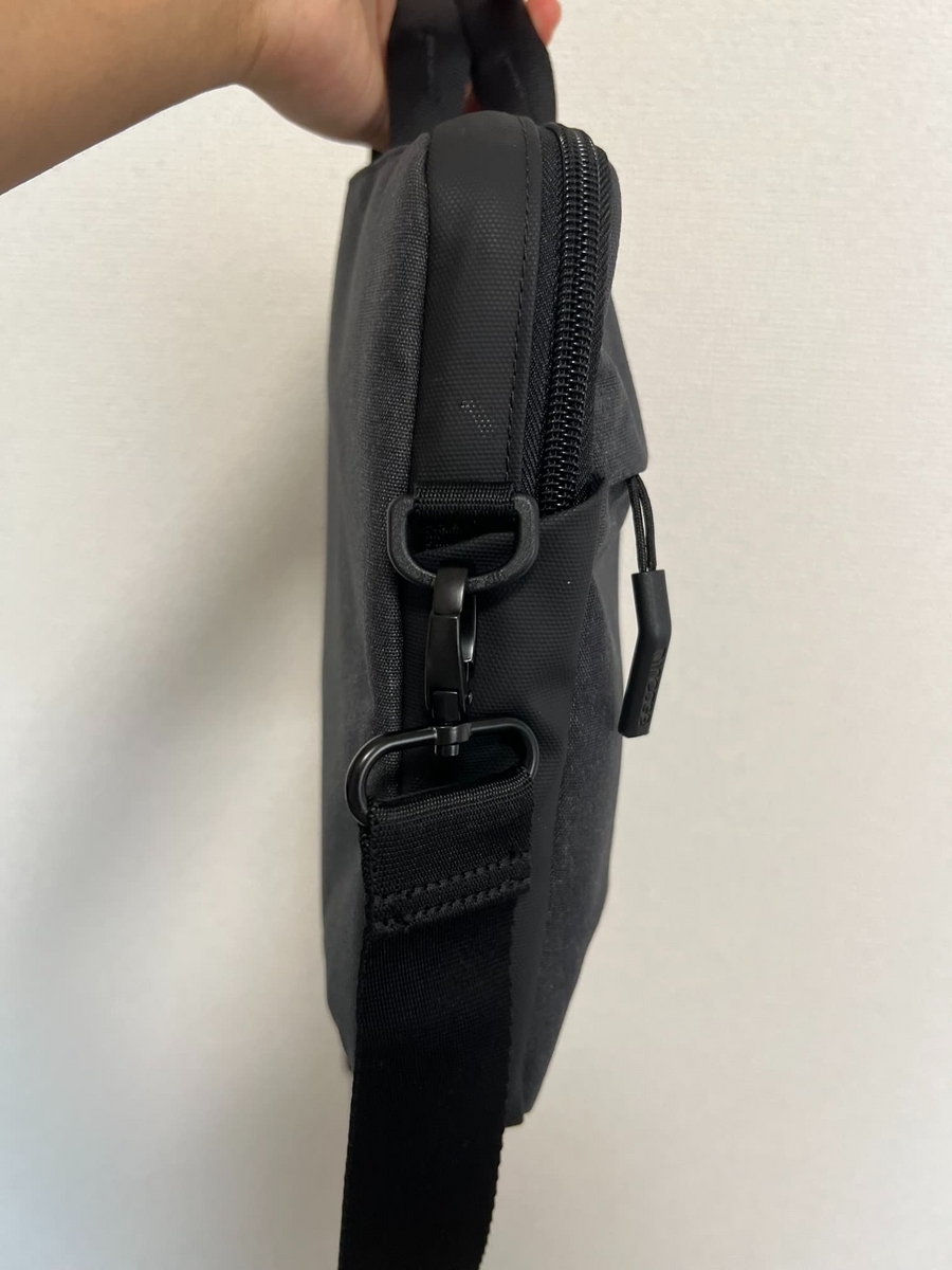 Incase City Brief 13&quot; -Black-の厚さ