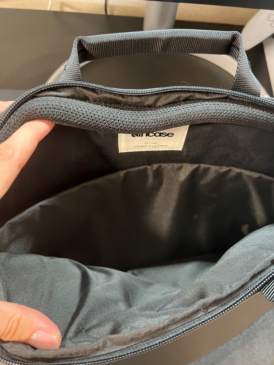 Incase City Brief 13&quot; -Black-のメイン収納