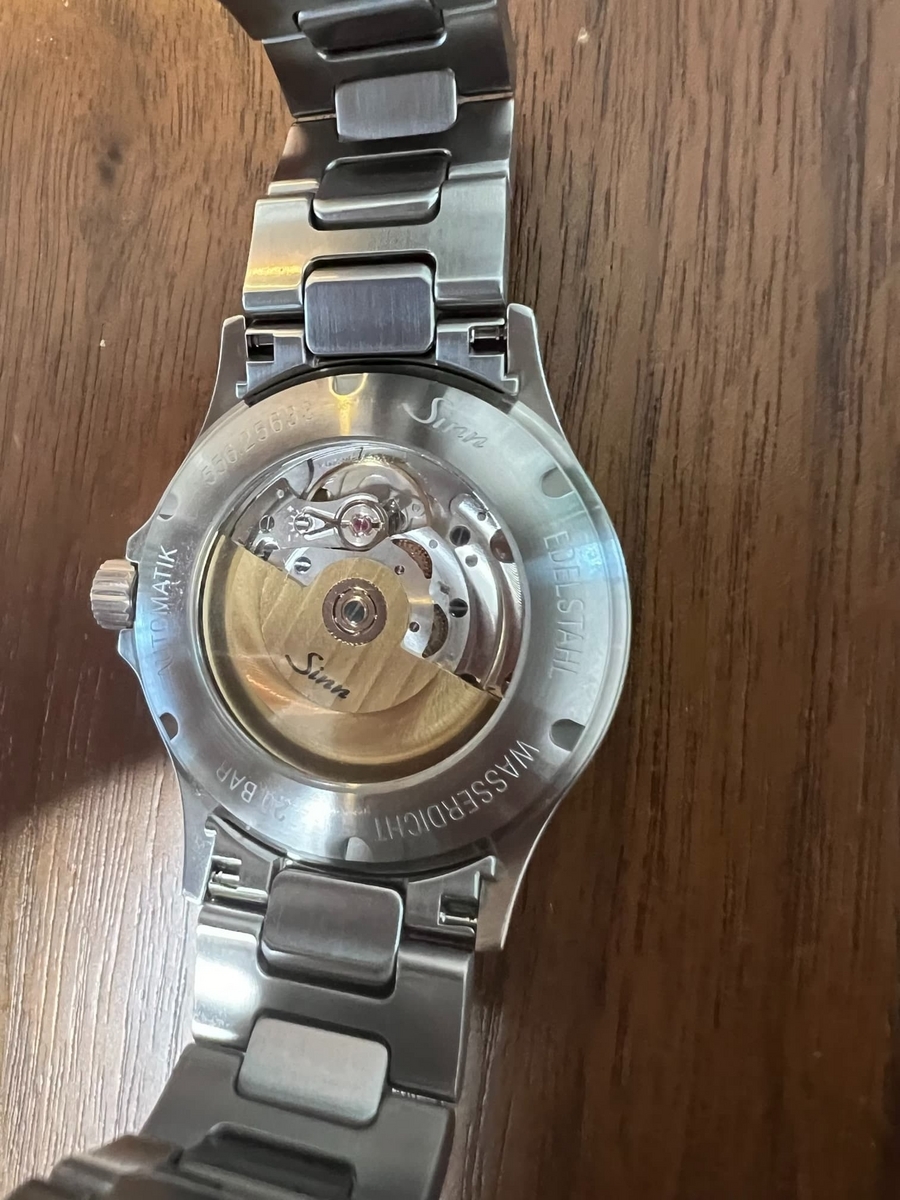 Sinn 556.A.RSの裏側