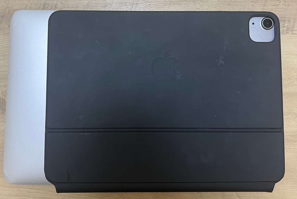 重さはMacbook Air 11インチと同じだけど、iPadの方がコンパクト