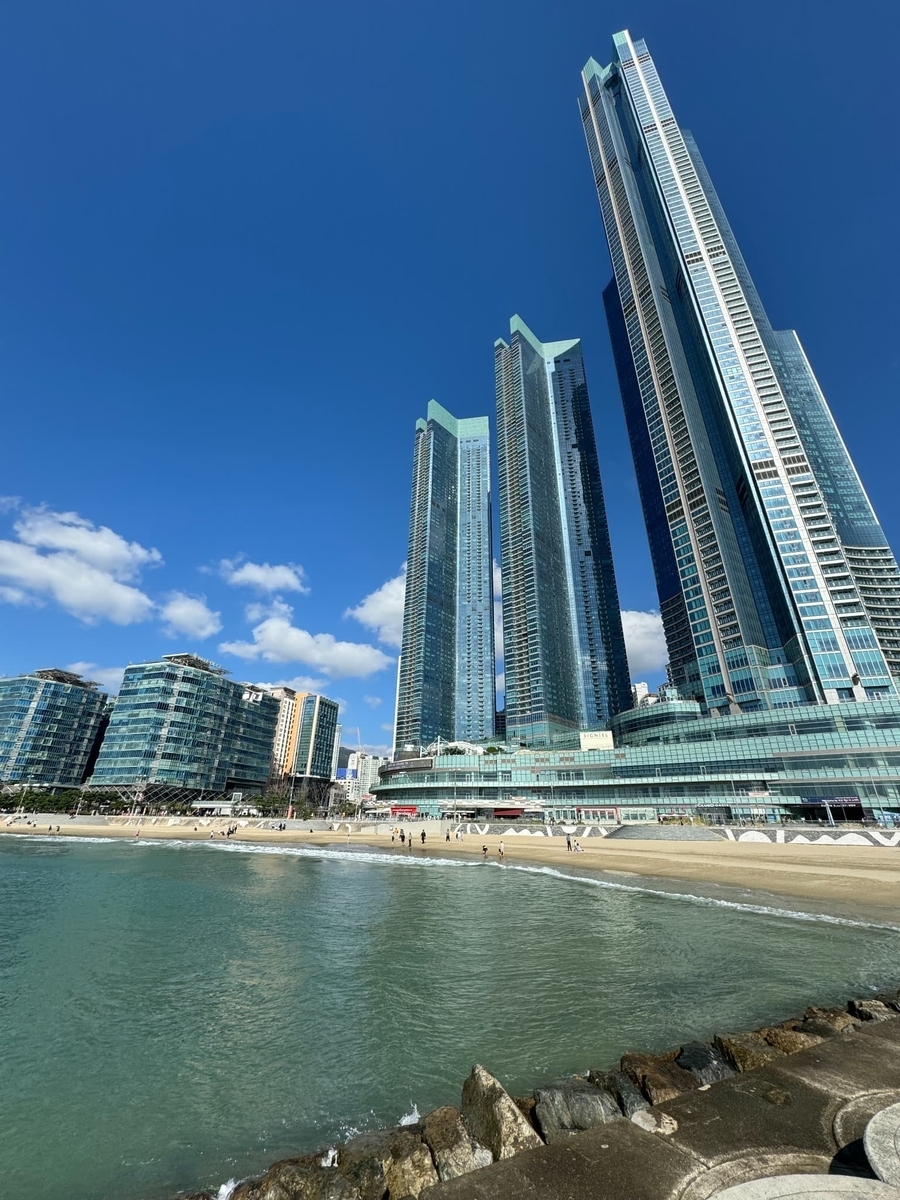 BUSAN Ｘ the SKYを下から見上げる