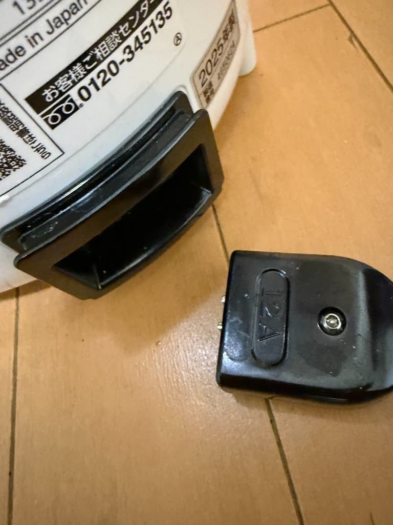 象印スチーム加湿器EE-RU50のコード接続部分