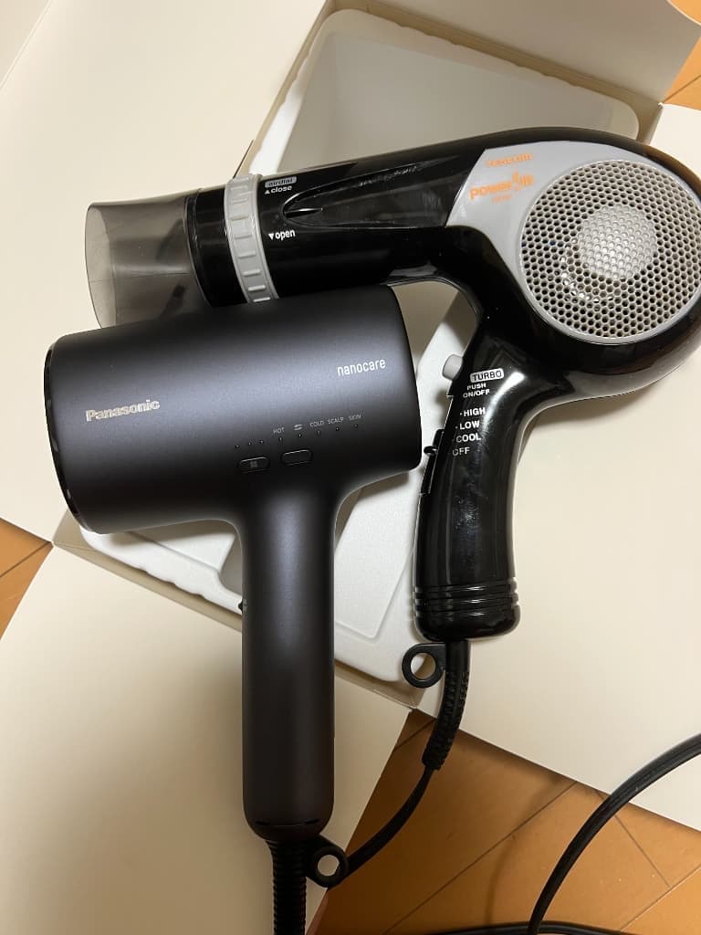 5千円のドライヤーと並べたナノケアEH-NA0J