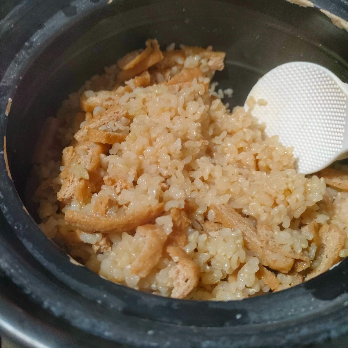 油揚げを入れた炊き込みご飯
