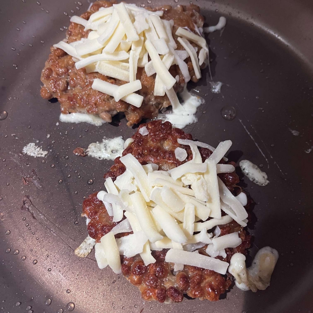 納豆にチーズをのっける