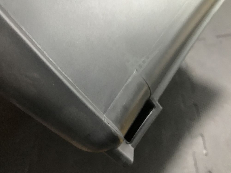 荷閉めベルト通し下部