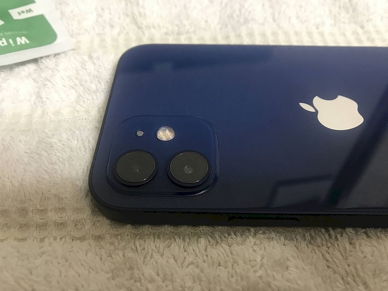 iPhone12カメラレンズカバー取り付け前
