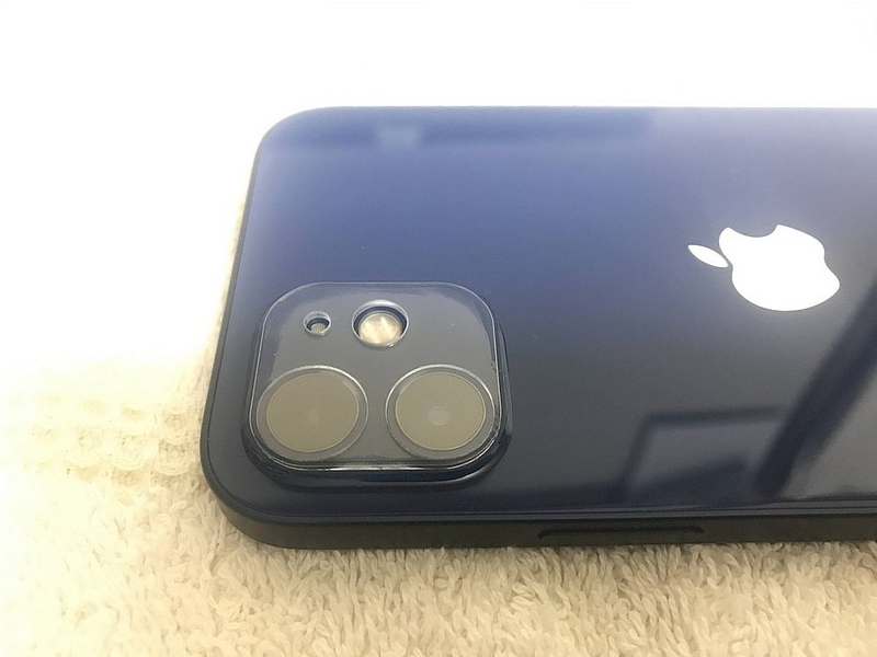 iPhone12カメラレンズカバー取付け後の写真