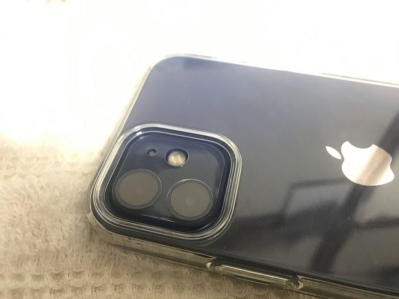 iPhone12カメラレンズカバーケースに干渉なし