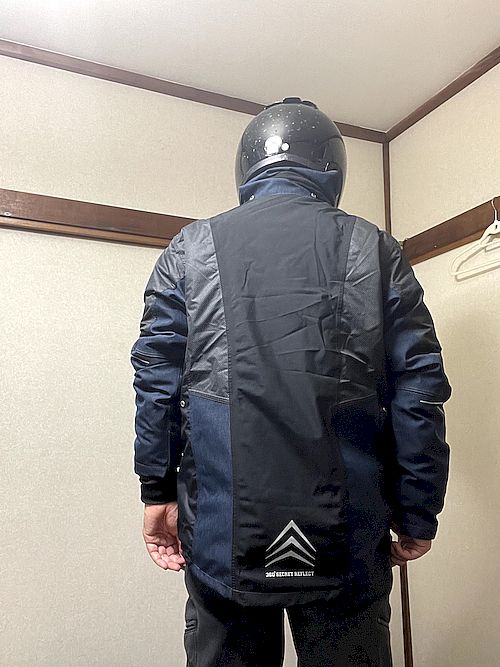 イージス360　4Lサイズ感　背中