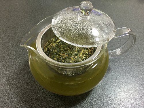 お茶が入っている急須