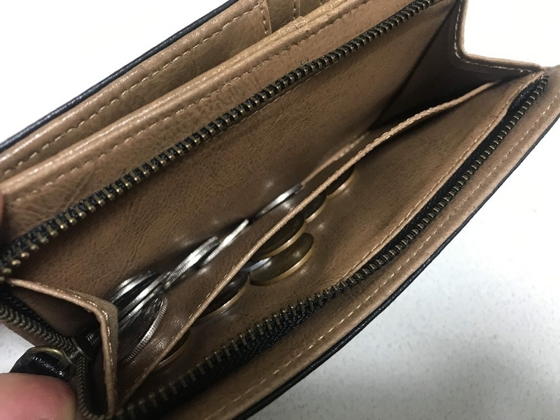 小銭が取りやすい２つ折り財布