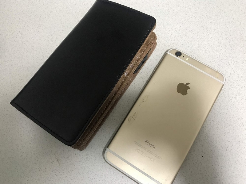 iPhone6plusと同じ大きさの財布